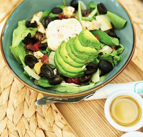 ensalada-aguacate-jadin-bmum-cafeteria